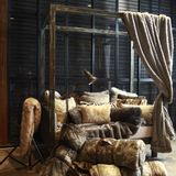 Coussins - Housse de coussins en fausse fourrure - KANCHI BY SHOBHNA & KUNAL MEHTA