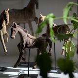 Sculptures, statuettes and miniatures - Resin horse on stand - ASIATIDES