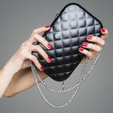 Pochettes - SAC MATELASSÉ POUR FEMME - Minaudière. - ÖGON DESIGN