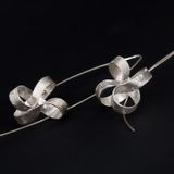 Orfèvrerie - Boucles d'oreilles MOEBIUS. En argent sterling, fabriqué à la main - CHIARA DE FILIPPIS