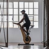 Gym et fitness pour collectivités - NOHRD Bike - Vélo d'appartement - WATERROWER | NOHRD