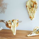 Meubles de cuisines - NAAAAN time Flat : une horloge fabriquée avec du vrai pain naan - PAMPSHADE BY YUKIKO MORITA
