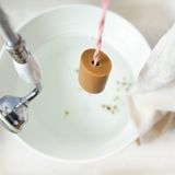 Cosmétiques - SAVON À SUSPENDRE BIO - SUR CORDE - COUP D'ÉCLAT - COCO, CAROTTE, ABRICOT - ON BEHALF