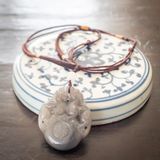 Bijoux - Collier tressé à pendentif en agate – L’amour n'est pas une chimère - TRESORIENT