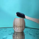 Cosmétiques - Brosse à dent en bambou et charbon de bambou avec porte brosse à dent en bambou - LE CHARBON ACTIF FRANCAIS
