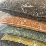 Design textile et surface - Coussins en velours avec impression ou coutures - BY ROOM