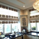 Curtains and window coverings - Roman blinds in  a kitchen - VLADA DIZIK KOSHKIN DOM