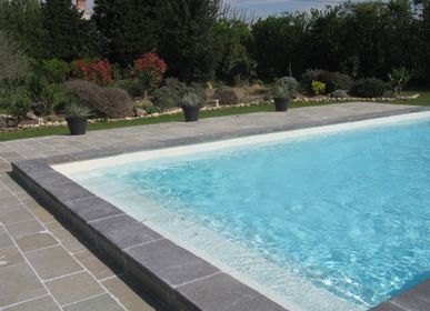Piscines extérieures - Margelle de piscine massive aspect pierre - ROUVIERE COLLECTION