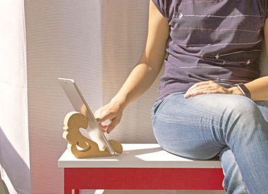 Design objects - Kresto tablet holder - DEDAL
