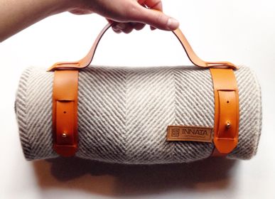 Petite maroquinerie - Porte Plaid en cuir. - INATA