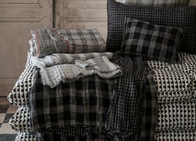Throw blankets - Inverness Throw and Bedspreads - LE MONDE SAUVAGE BEATRICE LAVAL