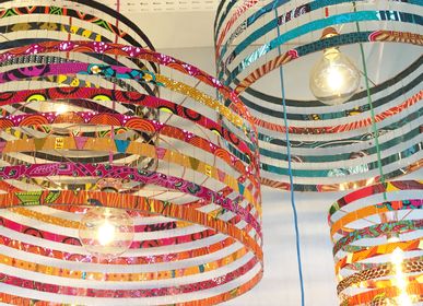 Hanging lights - MEGAWAX - PETITES SÉRIES ENTRE ILLUMINÉS