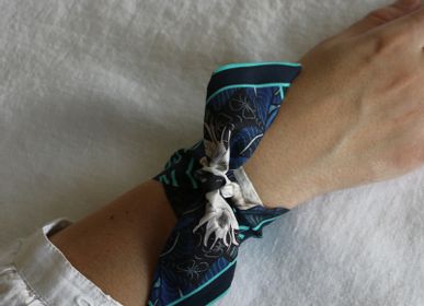 Scarves - TURQUOISE COCKATOO KNOTTED FETISH PRINTED SILK TWILL BRACELET - MAISON FÉTICHE