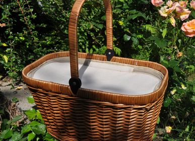 Outdoor decorative accessories - Empty wicker baskets and suitcases - LES JARDINS DE LA COMTESSE