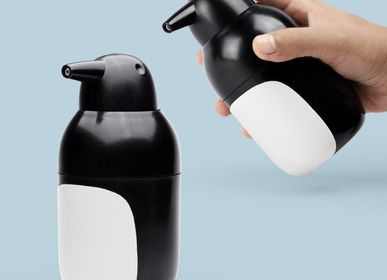 Cadeaux - Distributeur de savon pingouin - Collection Iceberg Bathroom : Matériaux respectueux de l'environnement 100% recyclables - QUALY DESIGN OFFICIAL