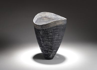 Decorative objects - Open vase, black - PASCAL OUDET
