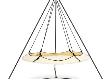 Conference tables - Cream and Black Hangout Pod Set - HANGOUT POD