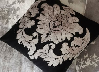Fabric cushions - VELVET CUSHIONS - BERTOZZI