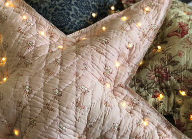 Guirlandes et boules de Noël - Etoiles assorties aux sapins  - ROSE VELOURS