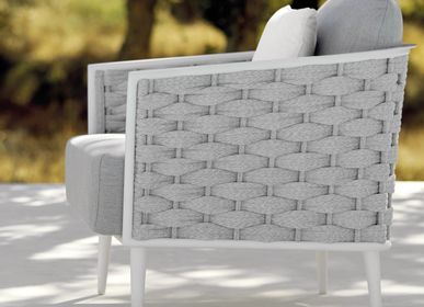 Lawn armchairs - Lounge chair Cascade, one seater sofa - MANUTTI