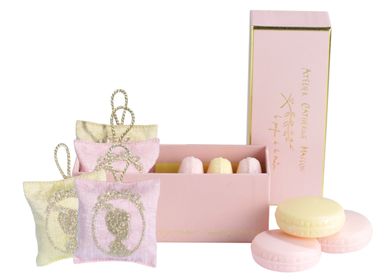 Scent diffusers - Cameo embroidered heart hook, perfume diffuser - ATELIER CATHERINE MASSON