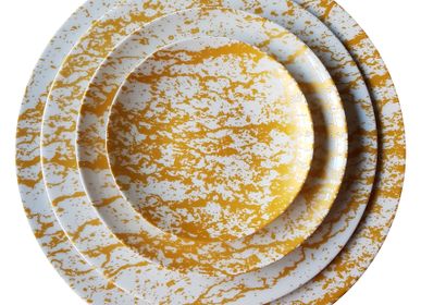 Assiettes de réception  - Collection d'art de la table Magma or en porcelaine de Limoges - NON SANS RAISON PORCELAINE DE LIMOGES