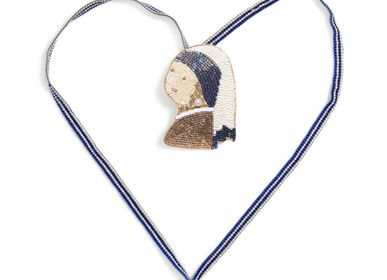 Gifts - Girl with the pearl earring hand embroidered brooche - HELLEN VAN BERKEL HEARTMADE PRINTS