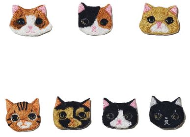 Embroidered Liberty Print Fabric Pouch Violin Cat Caracal Java Sparrow Clutches Keora Keora Goods Jp Cotton Mom