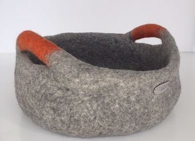 Shopping baskets - Panier en feutre avec poignées, panier de rangement, panier à linge, panier pour le bois de cheminée, corbeille, wool basket with handles. - COCOON PARIS