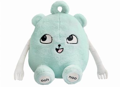 Peluches - Ooly - Salut ! Oui, vous l'avez deviné. C'est moi, OOLY. Et oui, vous l'avez encore deviné. Les lettres de mon nom représentent ORIGINAL, EXCEPTIONNEL, LOVABLE et YUMMY. - OOH NOO