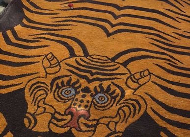 Classic carpets - Hand Knotted Tibetan Tiger Rug - Tiger at Night - OATS & RICE