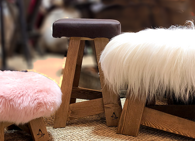 Decorative objects - Larch wood bench with Icelandic sheepskin - L'ATELIER DES TANNERIES