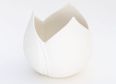 Vases - Tulipe votive biscuit porcelain H=7cm, D=5,5cm - YLVAYA DESIGN