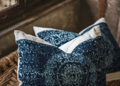 Comforters and pillows - Pillow: Handwoven antique Hungarian hemp, wax resist dyed Indigo - LINEAGE BOTANICA - THE ART OF WELLBEING