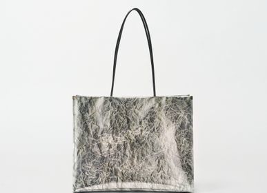 Objets de décoration - SILVER SHOPPER - sac fourre-tout horizontal en aluminium froissé  - KENTO HASHIGUCHI