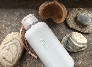 Travel accessories - HANDMADE GLASS BOTTLE SQUIREME. Y1 (600ml) WHITE DOVE SILICONE SLEEVE SUSTAINABLE REUSABLE  - SQUIREME.