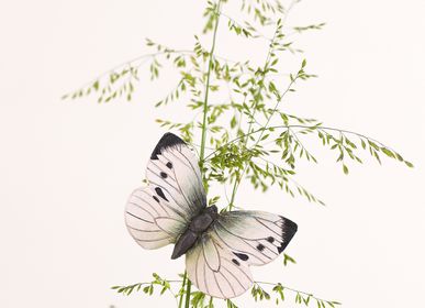 Decorative objects - Butterfly Magnet Large White - WILDLIFE GARDEN