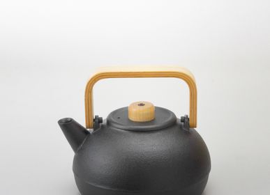 Accessoires thé et café - Bouilloire en fonte avec une anse en bois - CHUSHIN KOBO