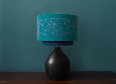 Objets design - Lampe Petia K, abat-jour brodé - LOU DE PRAY