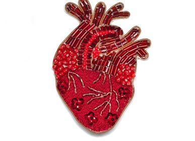 Jewelry - Handmade heart brooch embroidered with pearls - HELLEN VAN BERKEL HEARTMADE PRINTS