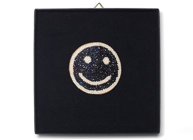 Cadeaux - Broche noire fabriquée à la main avec un smiley - HELLEN VAN BERKEL HEARTMADE PRINTS
