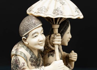 Sculptures, statuettes and miniatures - Mammoth Ivory, Couple with a Parasol on Wooden Base - TRESORIENT