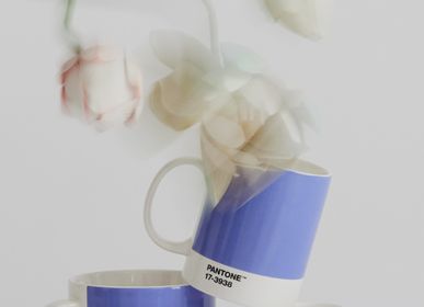 Produits sous licence  - Mug Couleur de l'année 2022 - 17-3938 Very Peri - PANTONE