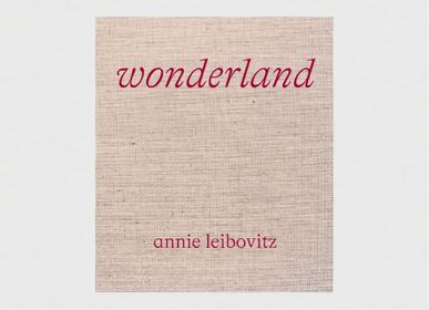 Apparel - Annie Leibovitz: Wonderland | Book - NEW MAGS