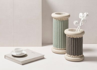 Vases - COURBET VASE EN CUIR ET ROTIN - PIGMENT FRANCE BY GIOBAGNARA