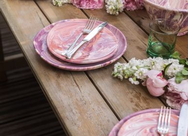 Assiettes au quotidien - Assiette en céramique rose NYMPHE IOM existe en plusieurs tailles - IOM INES-OLYMPE MERCADAL