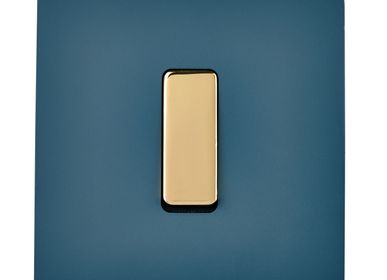 Circuit-breakers - Flat Button M in Mirror Brass Varnished on Painted Blue RL Plate - MODELEC