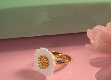 Jewelry - Daisy ring with gold pistil - NACH
