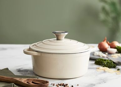 Stew pots - Barbary & Oak Foundry 24cm Round Cast Iron Casserole Dish - RKW LTD - BARBARY & OAK