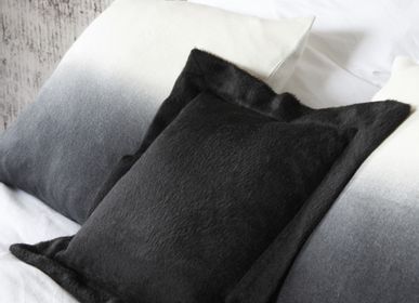 Fabric cushions - Bespoke cushions in Alpaga. - INATA